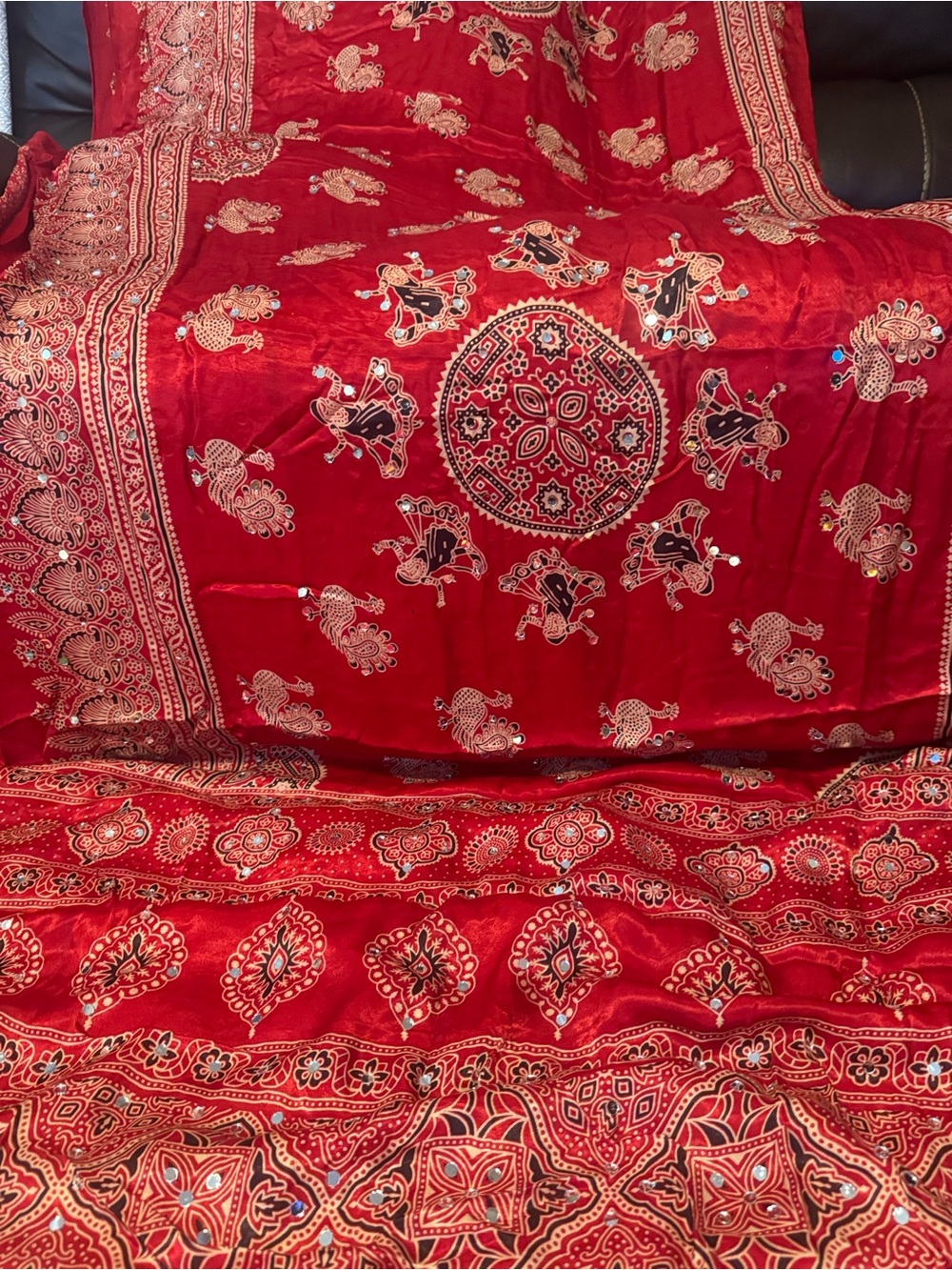Red Printed Women’s Scarf / sari 
Indian Pakistani - Picture 5 of 6